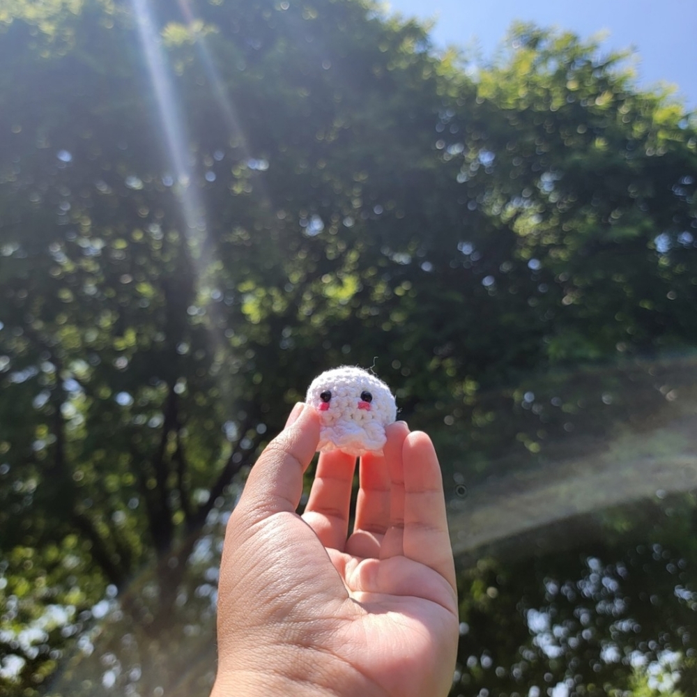 [ONE] White Mini Handmade Crochet Blushing Stress Ball Squid
